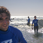 Happy surfers after the surf lesson Smiling faces after a successful day of surf lessons in Fuerteventura – waves, sunshine and the joy of learning to surf.