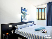 sleeping room with double bed