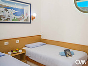 sleeping room with two single beds