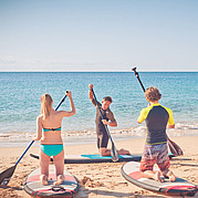 SUP instructor explains paddle technique