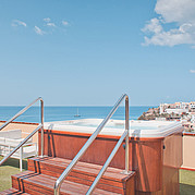 Jacuzzi with sea view